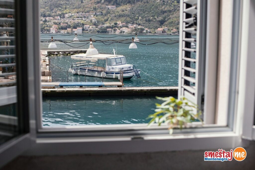 Dvokrevetna soba sa pogledom na more u srcu Starog grada